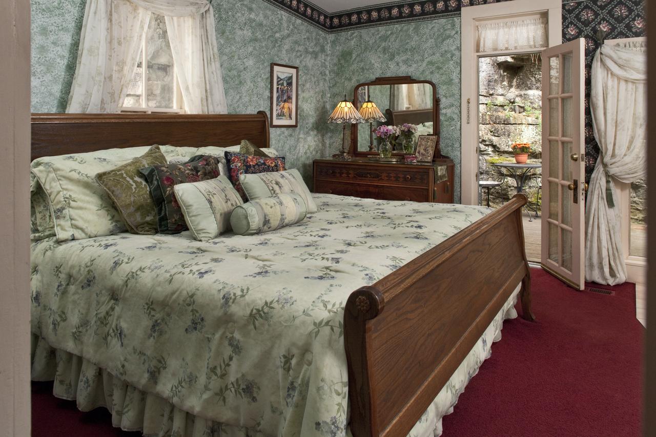 Cliff Cottage Inn, Downtown Bed & Breakfast ยูเรกาสปริงส์ ภายนอก รูปภาพ