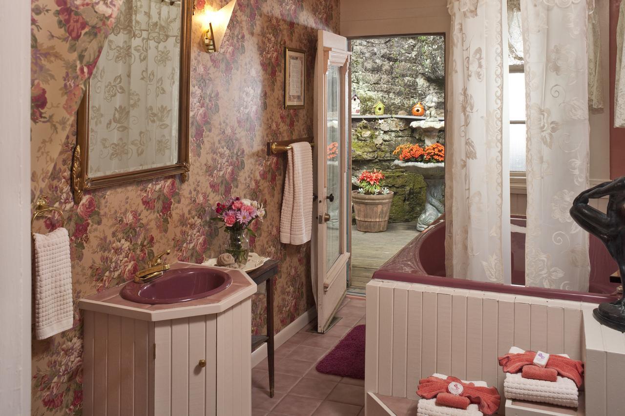 Cliff Cottage Inn, Downtown Bed & Breakfast ยูเรกาสปริงส์ ภายนอก รูปภาพ